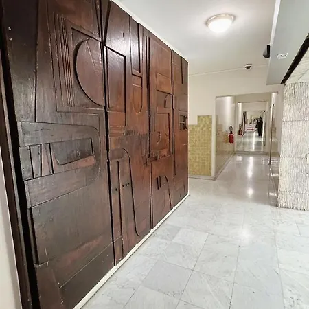 Near Subway And Supermarket شقة باريس