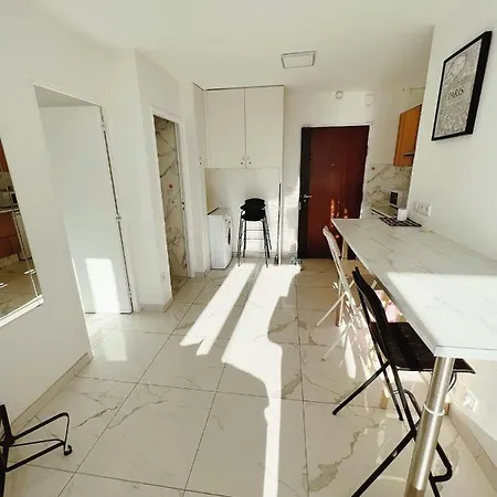Apartment Near Subway And Supermarket Paris