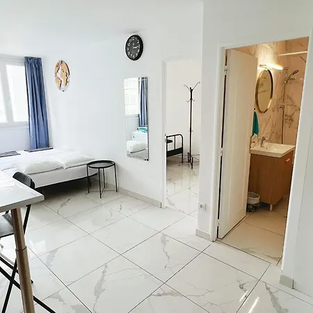 Near Subway And Supermarket Apartment Paris